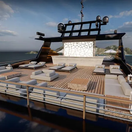 Limitless Yacht بوتيل